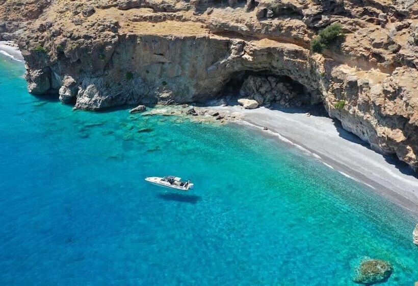 בית מלון כפרי Alianthos Garden