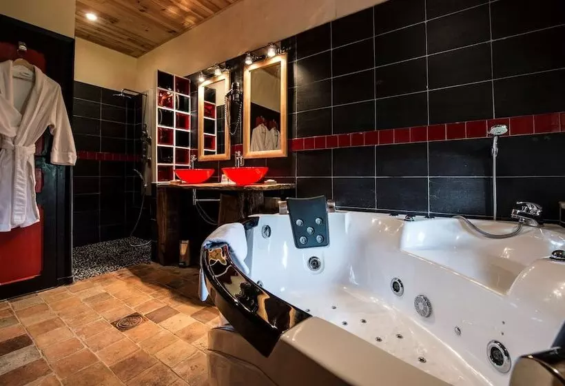 Отель Château De L Abbaye   Teritoria