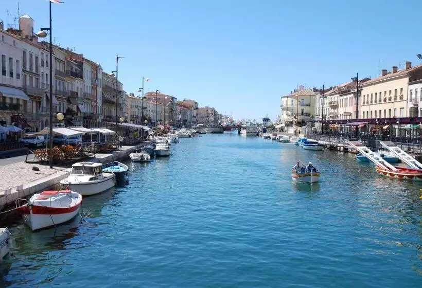 هتل Hôtel L Orque Bleue