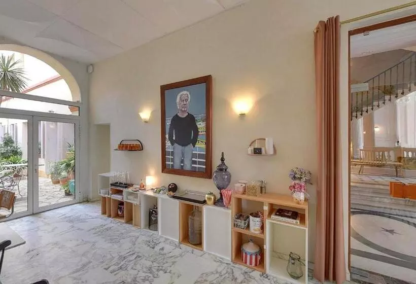 هتل Hôtel L Orque Bleue