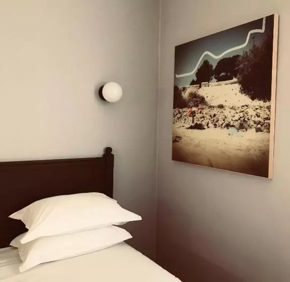 هتل Hôtel L Orque Bleue