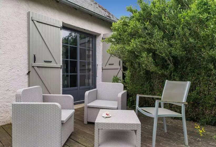 Отель Hôtel Restaurant Les Coquelicots, The Originals Relais