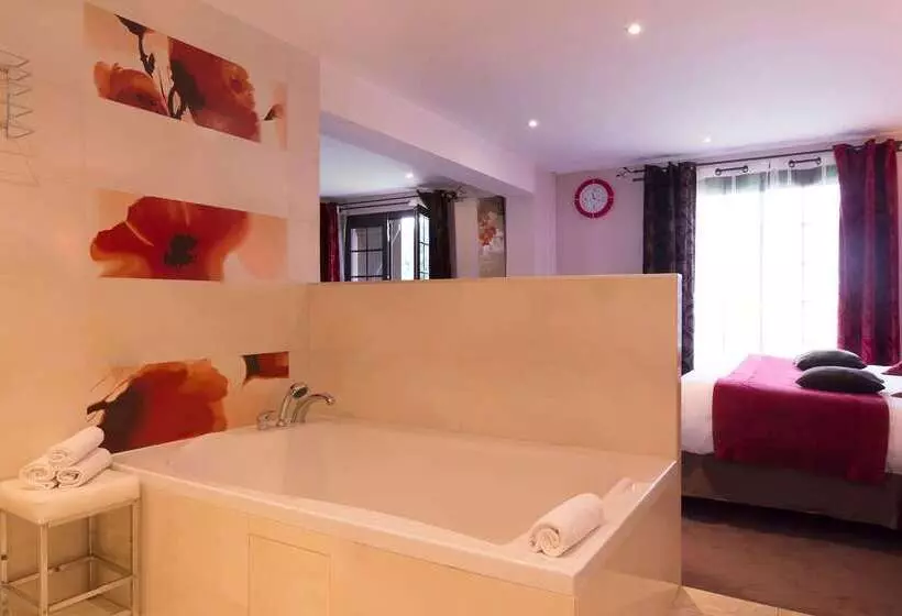 Отель Hôtel Restaurant Les Coquelicots, The Originals Relais