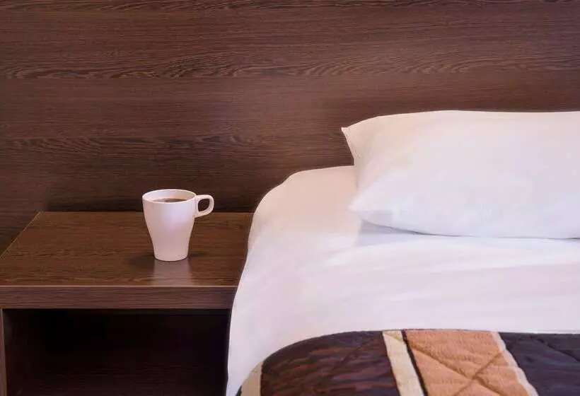 Отель Hôtel Restaurant Les Coquelicots, The Originals Relais