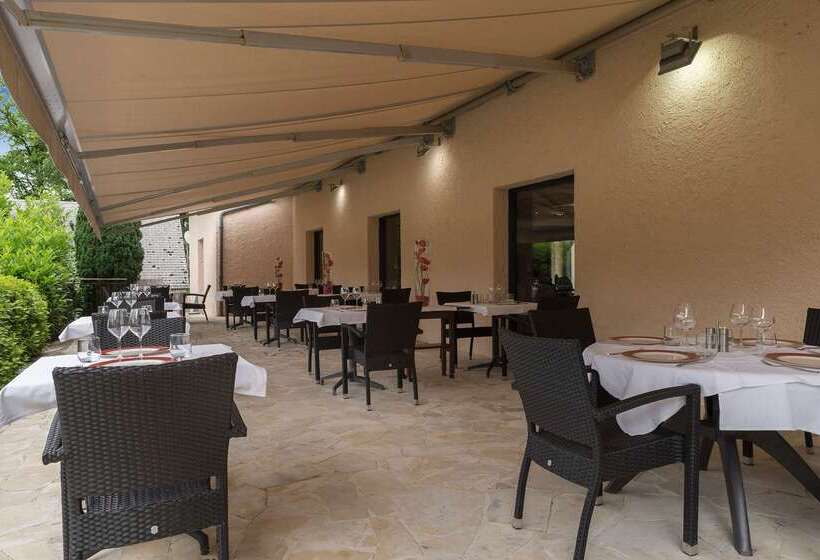 Отель Hôtel Restaurant Les Coquelicots, The Originals Relais