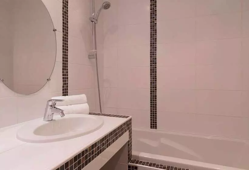 Отель Hôtel Restaurant Les Coquelicots, The Originals Relais