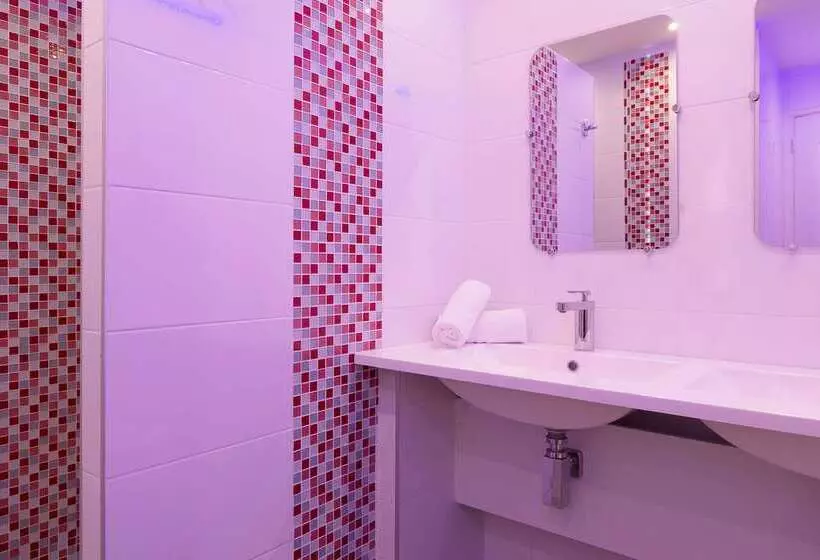 Отель Hôtel Restaurant Les Coquelicots, The Originals Relais