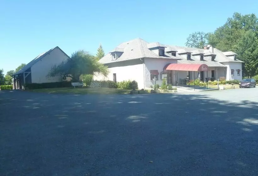 Отель Hôtel Restaurant Les Coquelicots, The Originals Relais