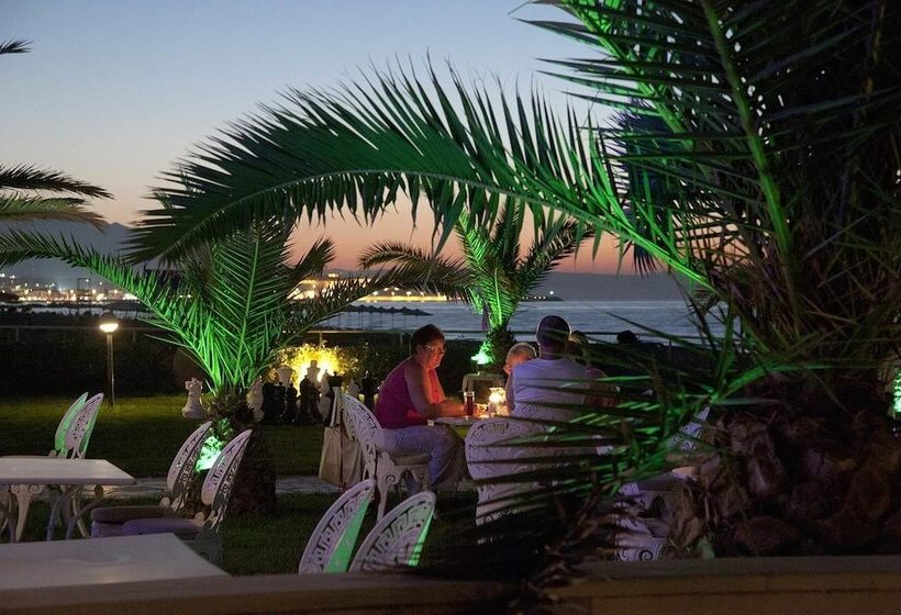 בית מלון כפרי Odyssia Beach