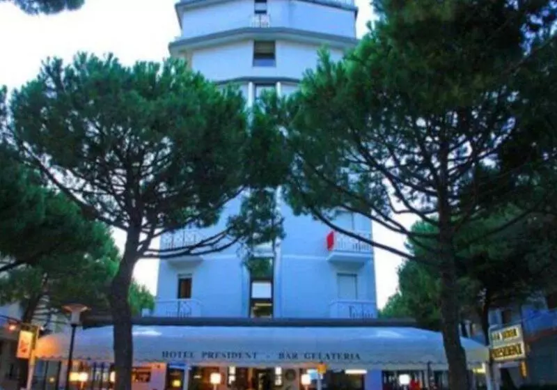 ホテル President