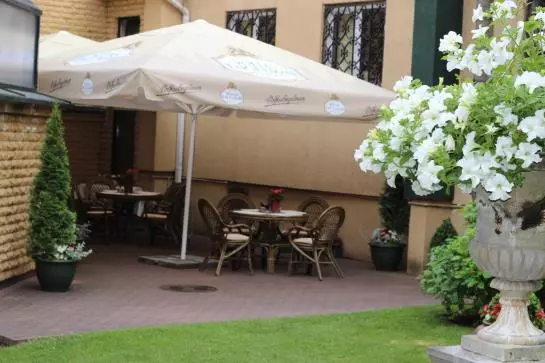 هتل Hof  Garden