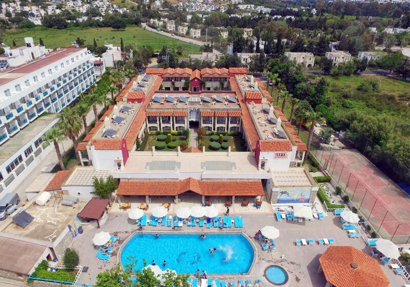 فندق Tiana Beach Resort   All Inclusive