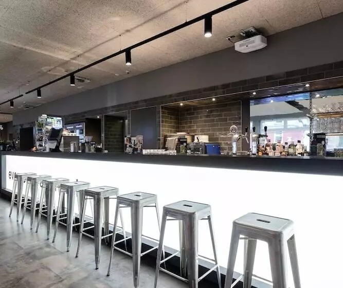 هتل a&o Berlin Hauptbahnhof