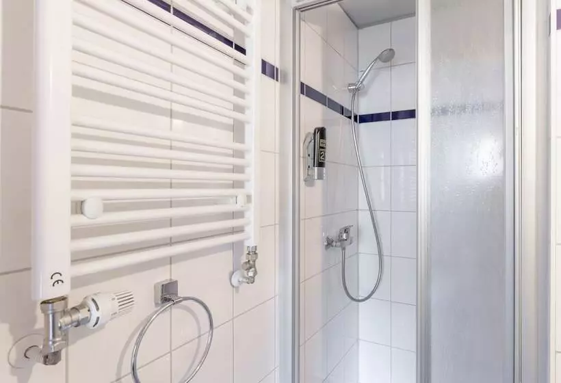 هتل a&o Berlin Hauptbahnhof