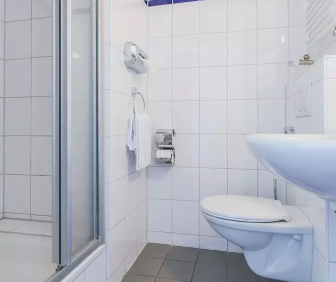 هتل a&o Berlin Hauptbahnhof