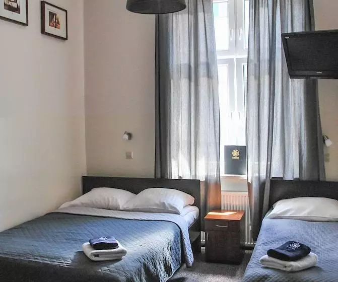 Hotel Kadetus Hostel