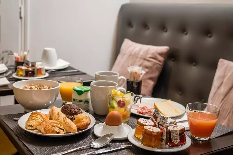 هتل Arc De Triomphe