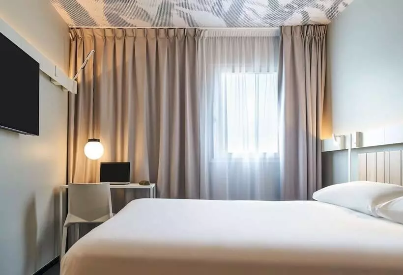 בית מלון כפרי Ibis Clamart Paris Velizy