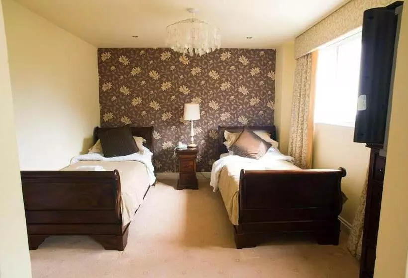 Отель Angmering Manor