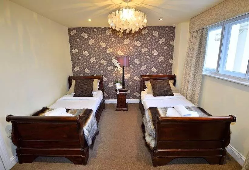 Отель Angmering Manor