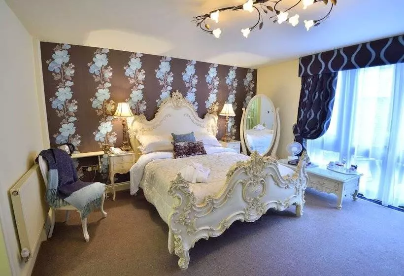 Отель Angmering Manor