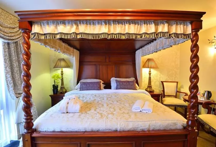 Отель Angmering Manor