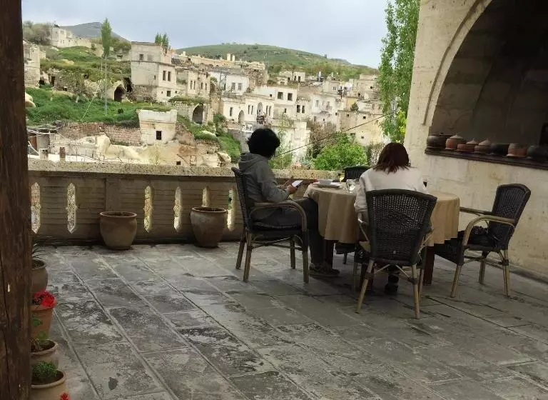 هتل Aravan Evi