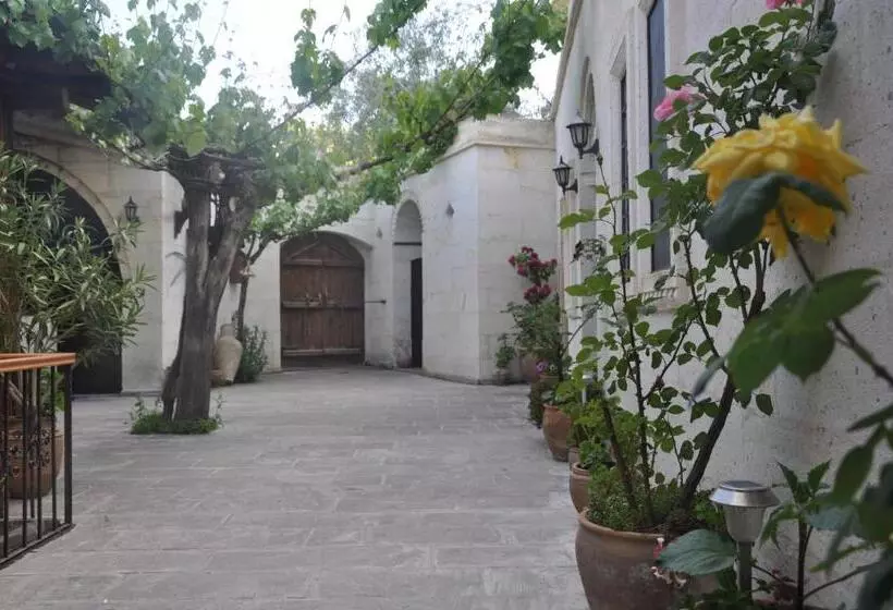 هتل Aravan Evi