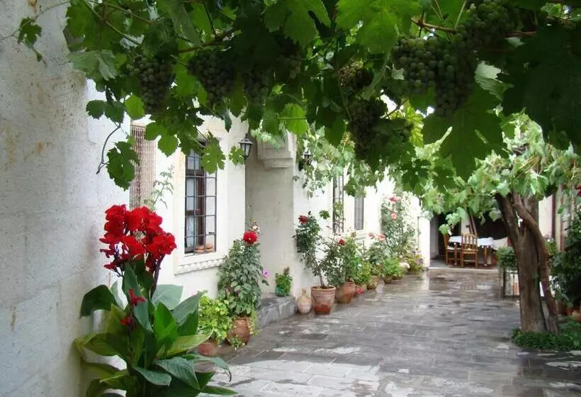هتل Aravan Evi