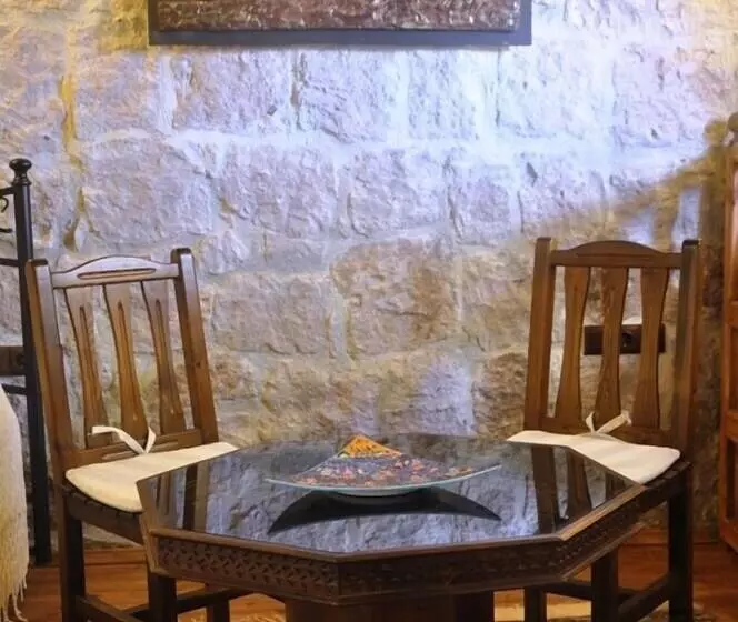 هتل Aravan Evi