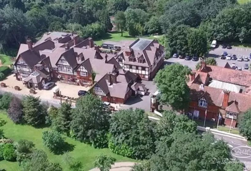 De Rougemont Manor Hotel & Suites