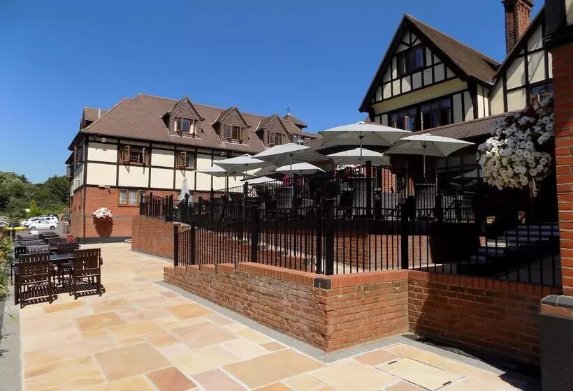 De Rougemont Manor Hotel & Suites