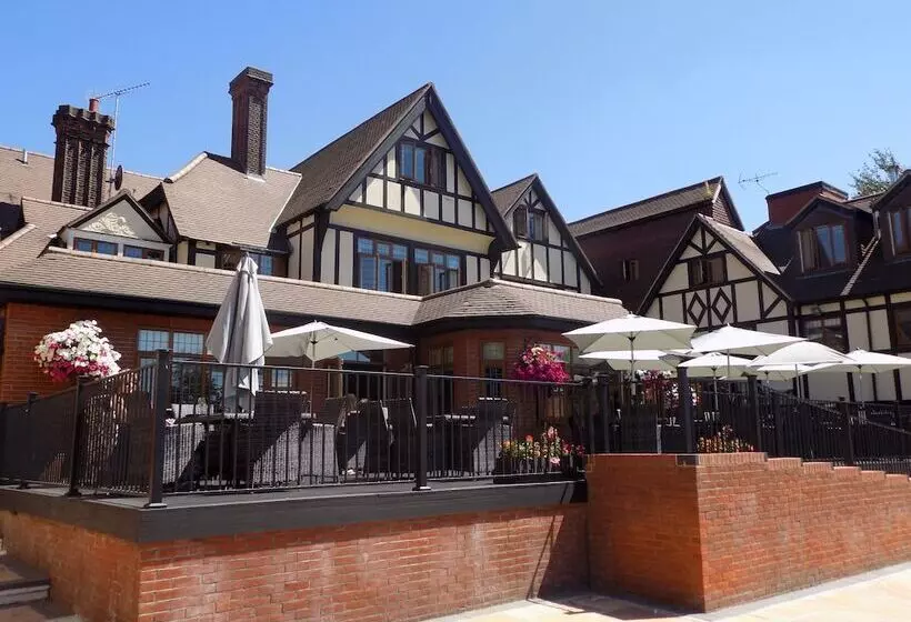 De Rougemont Manor Hotel & Suites