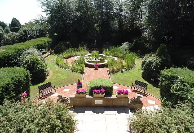 De Rougemont Manor Hotel & Suites