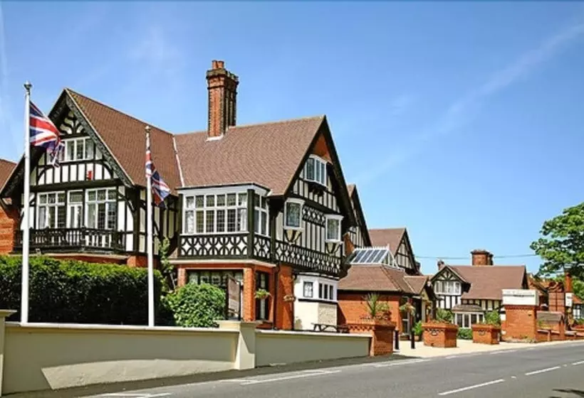 De Rougemont Manor Hotel & Suites