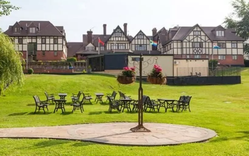 De Rougemont Manor Hotel & Suites