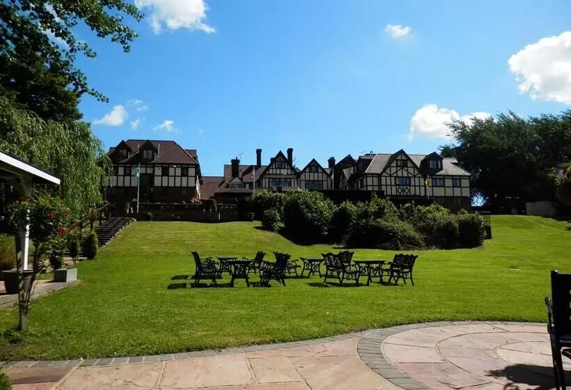 De Rougemont Manor Hotel & Suites