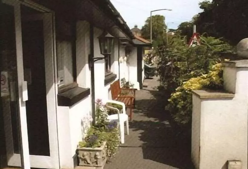 בית מלון כפרי Langham Court