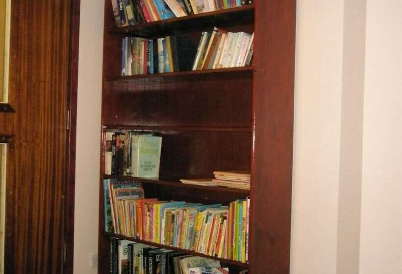 בית מלון כפרי Langham Court