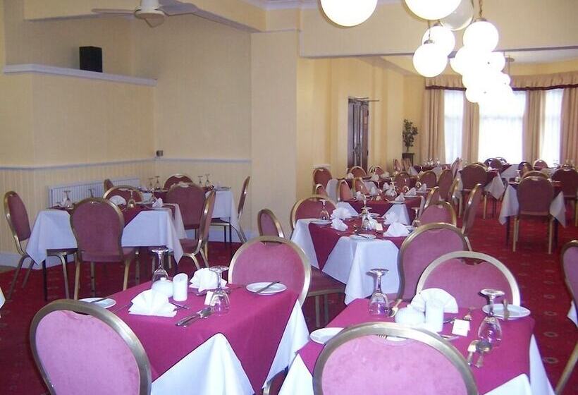 בית מלון כפרי Langham Court