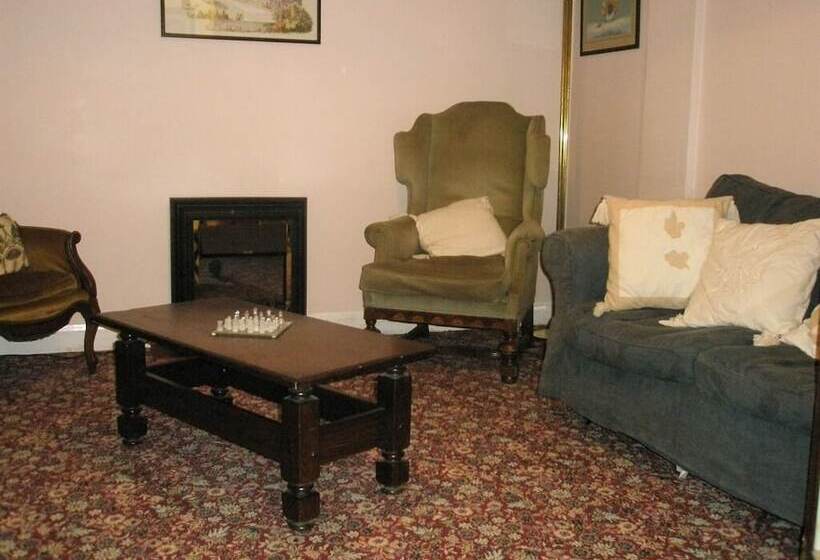 בית מלון כפרי Langham Court