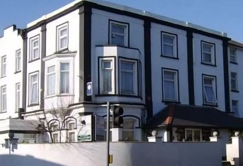 בית מלון כפרי Langham Court