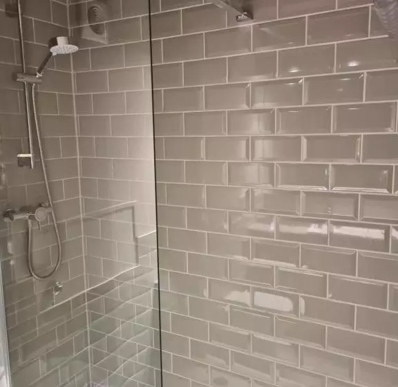 בית מלון כפרי Priory Inn