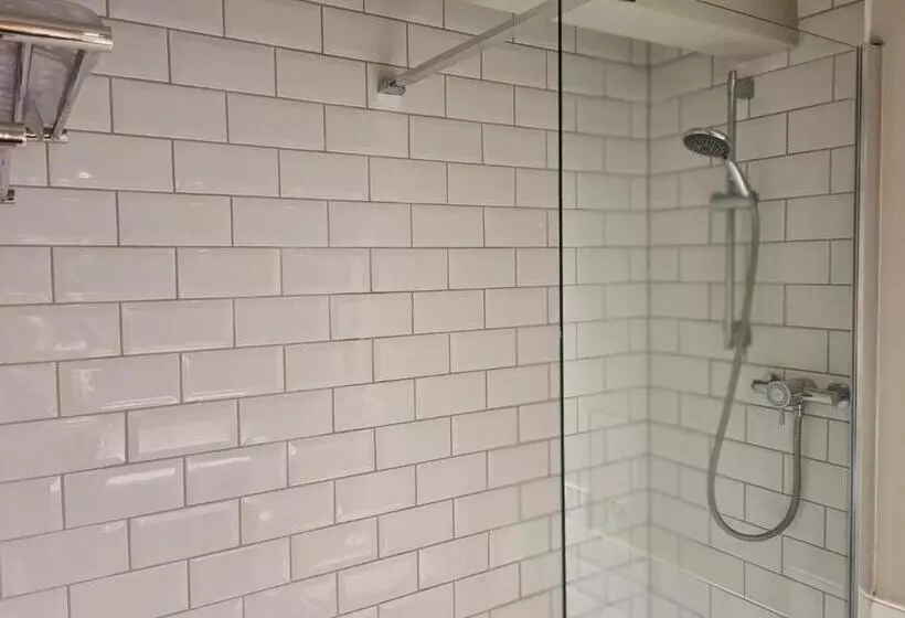 בית מלון כפרי Priory Inn