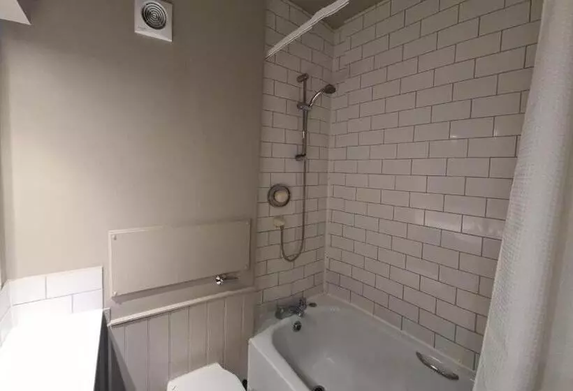 בית מלון כפרי Priory Inn