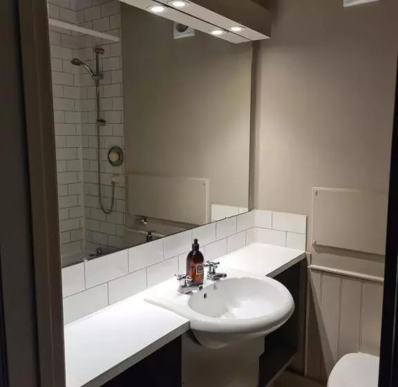 בית מלון כפרי Priory Inn