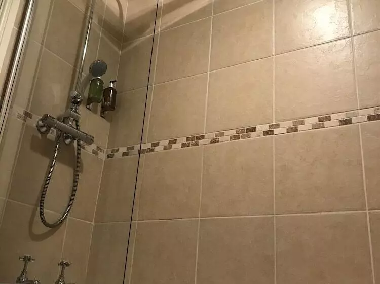 Hotelli Ravenstone Manor