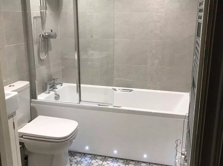 Hotelli Ravenstone Manor