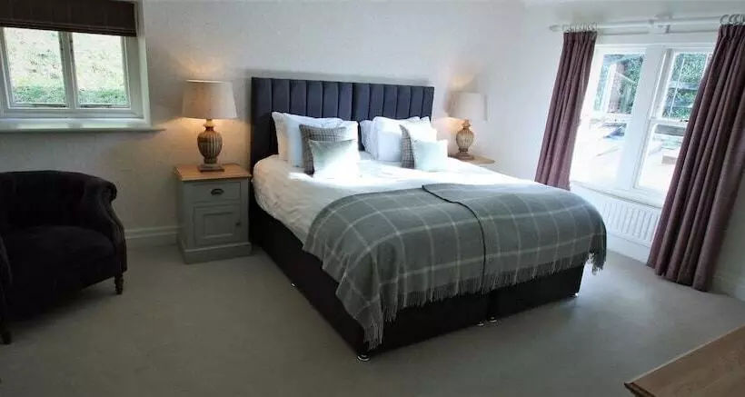 Hotelli Ravenstone Manor