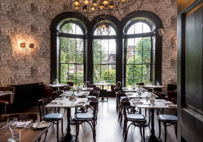 فندق The Churchill